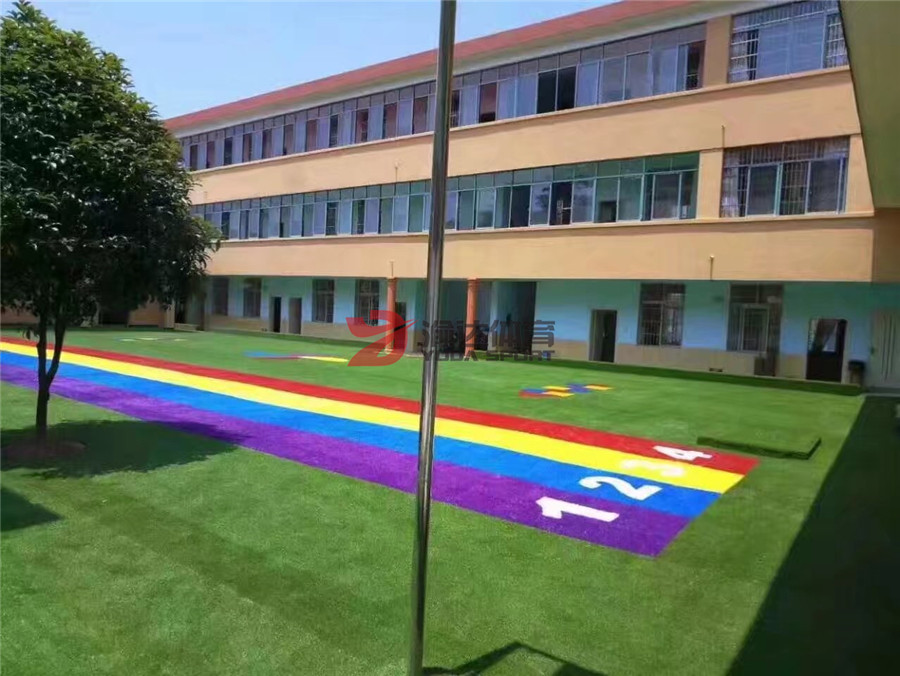 1591695122482773.jpg 幼兒園人造草跑道.jpg